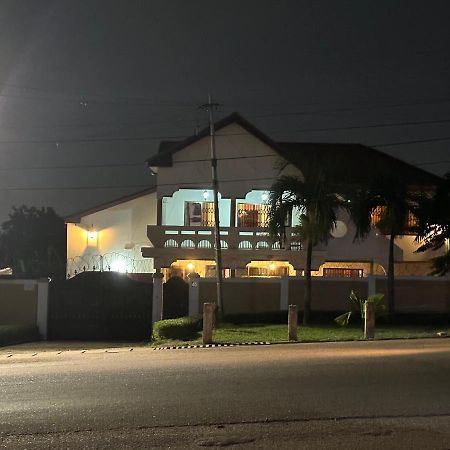 D Barfi Guesthouse, Excellent Location クマシ エクステリア 写真