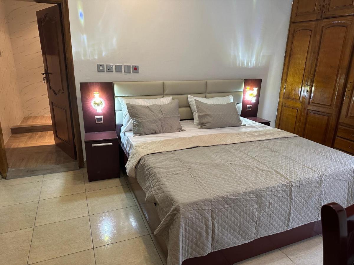 D Barfi Guesthouse, Excellent Location クマシ エクステリア 写真