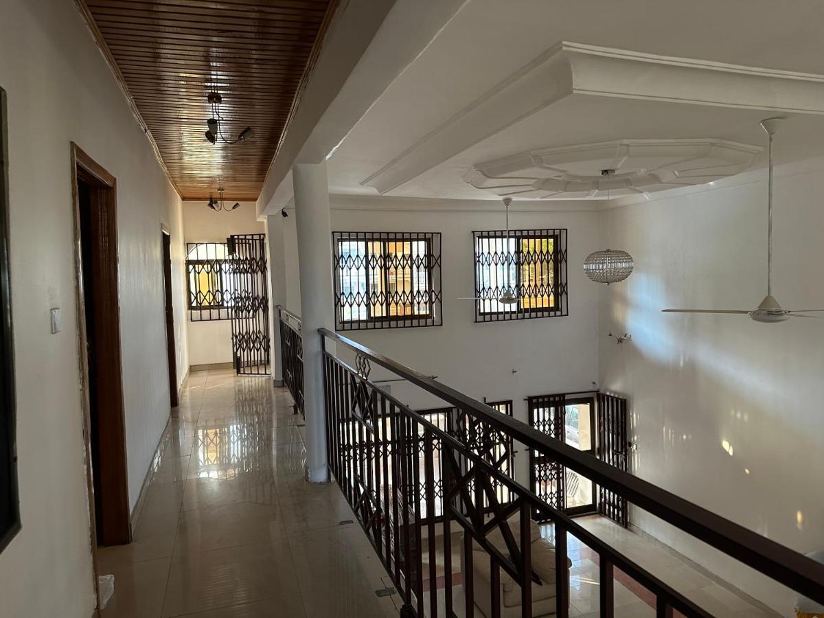 D Barfi Guesthouse, Excellent Location クマシ エクステリア 写真